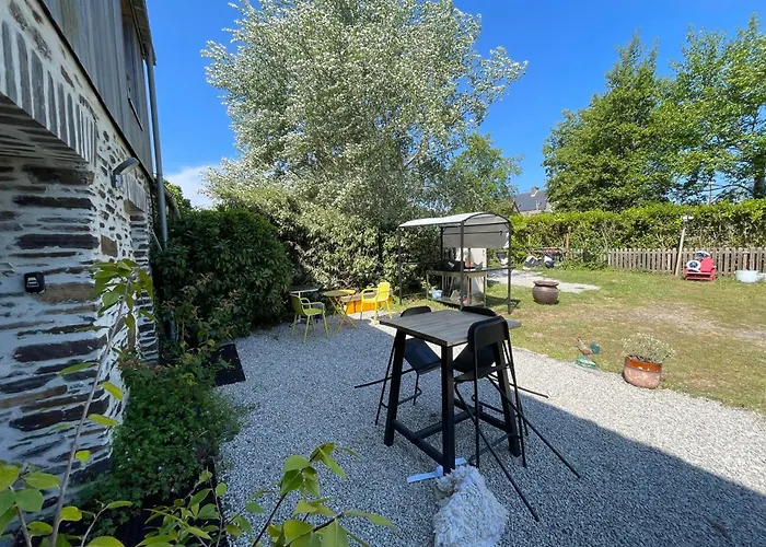 Double Esquinandra Dans Maison, Ideale Randonneurs Et Cyclistes - Gr223 Bed & Breakfast