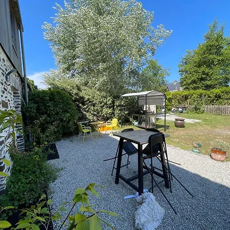 Double Esquinandra Dans Maison, Ideale Randonneurs Et Cyclistes - Gr223 Bed & Breakfast